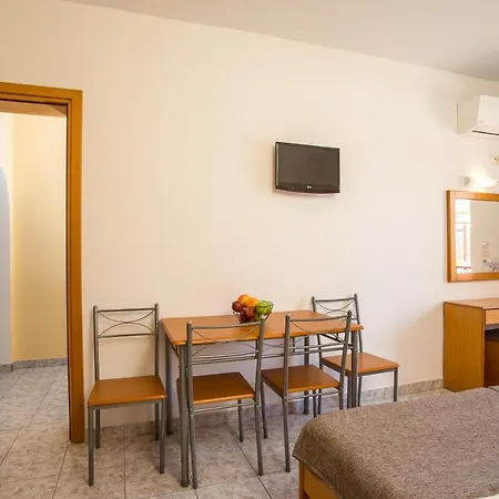 Aparthotel Dias & 4*