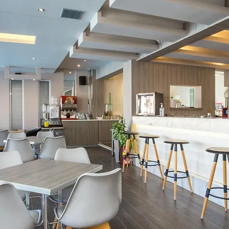 Apartahotel Dias Studios&suites 2*