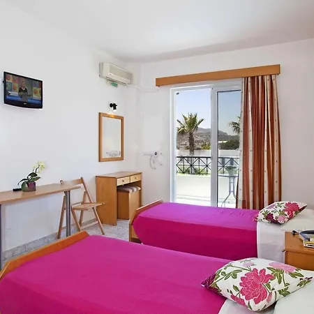 Dias Studios&suites 2*