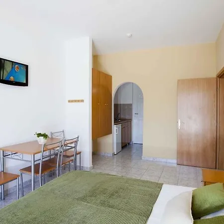 Dias Studios&suites 2*