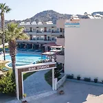 Aparthotel Dias & 4*