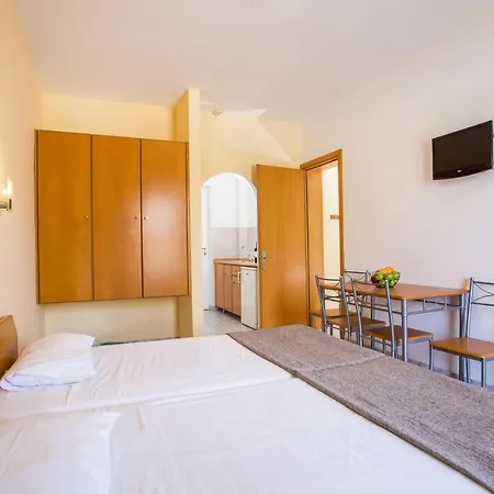 Dias & Appart hôtel 2*
