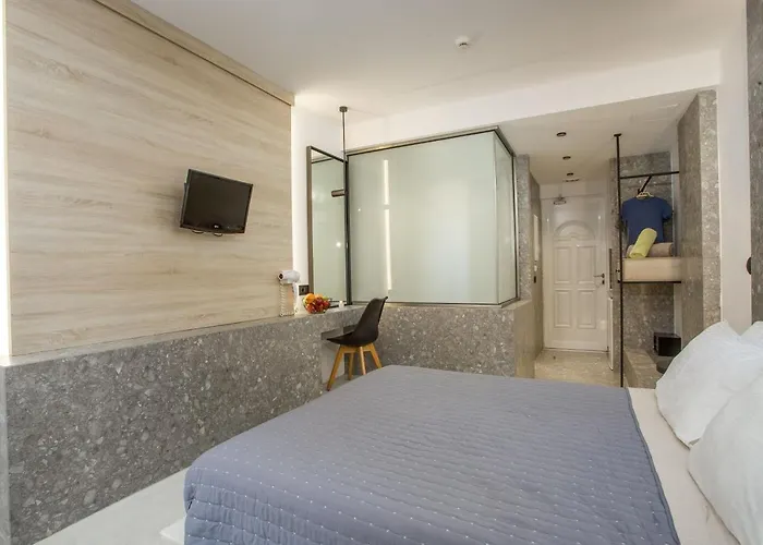 Dias Studios&suites Apartahotel 4*