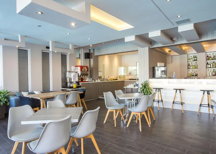 Dias & ファリラキ